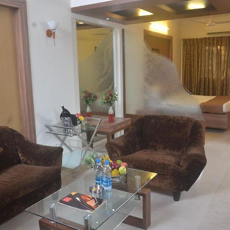 Hotel Plaza Мумбаи Экстерьер фото