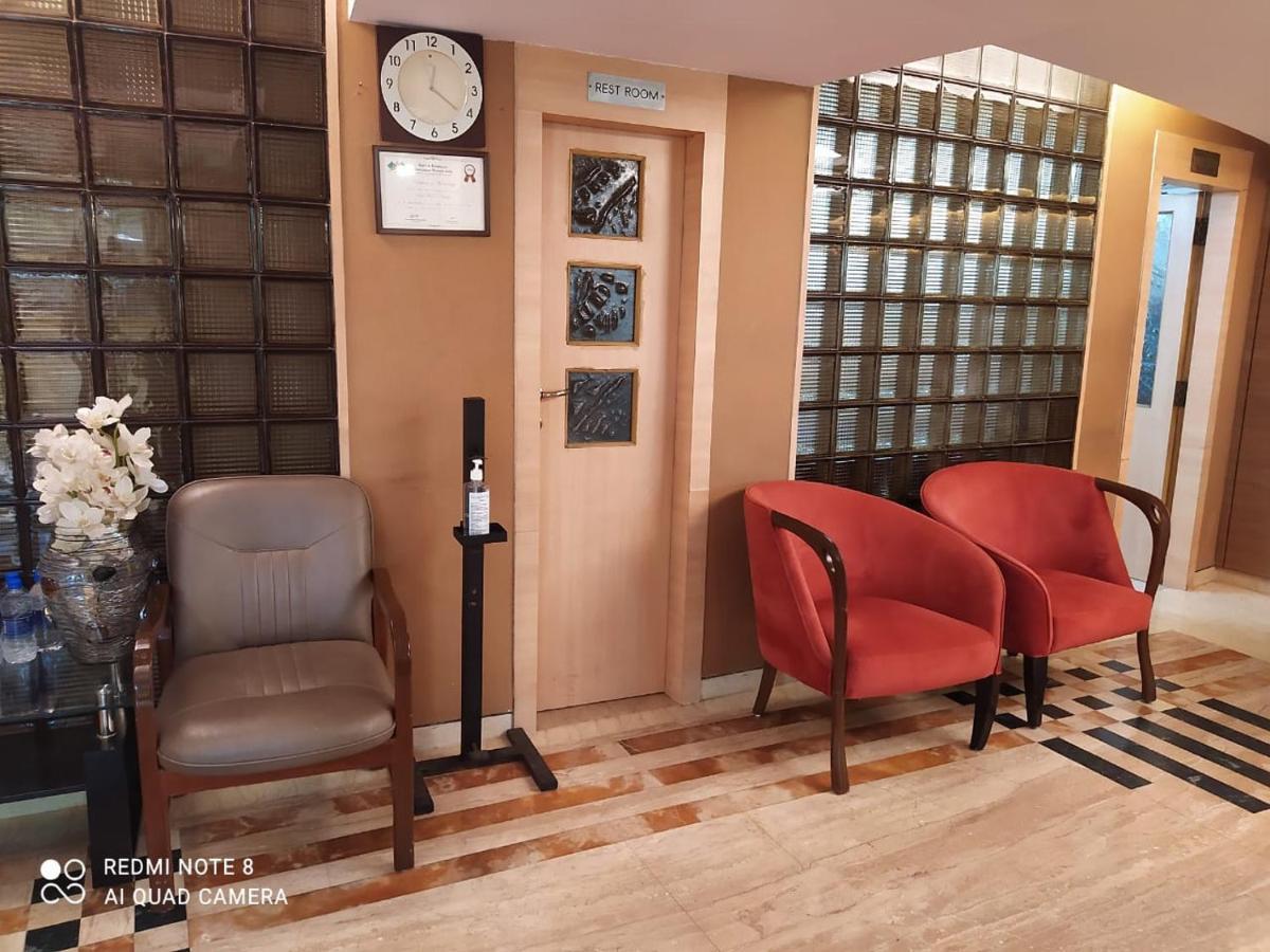 Hotel Plaza Мумбаи Экстерьер фото