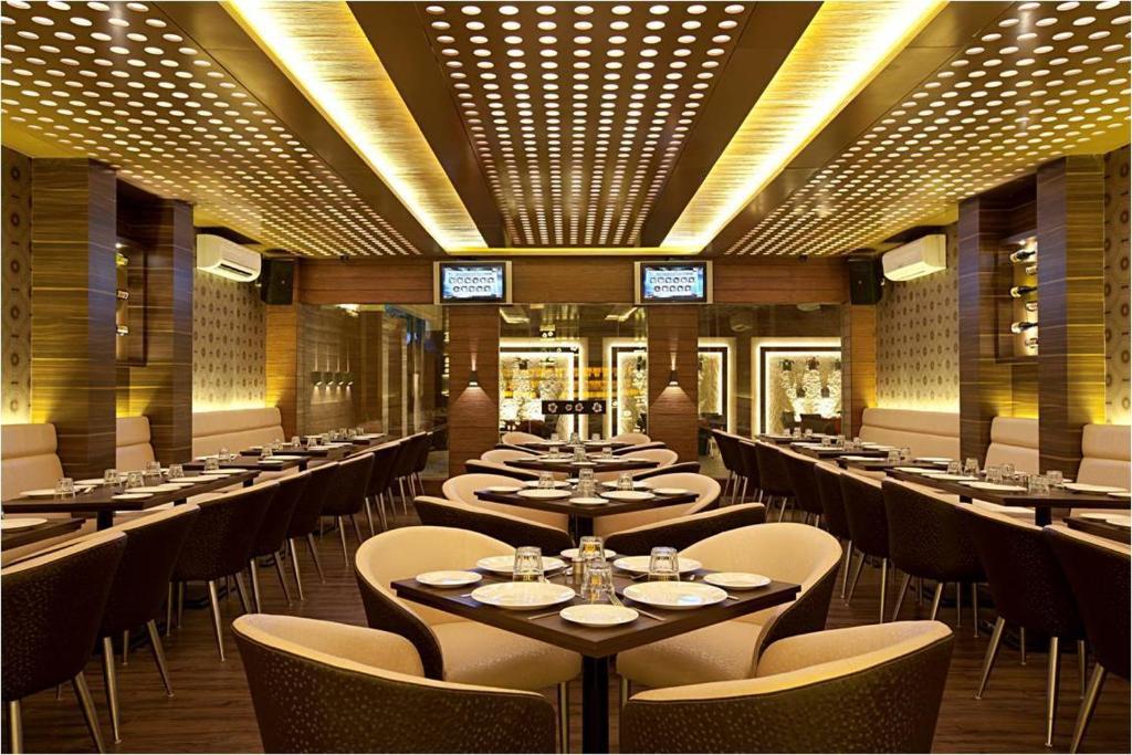 Hotel Plaza Мумбаи Экстерьер фото